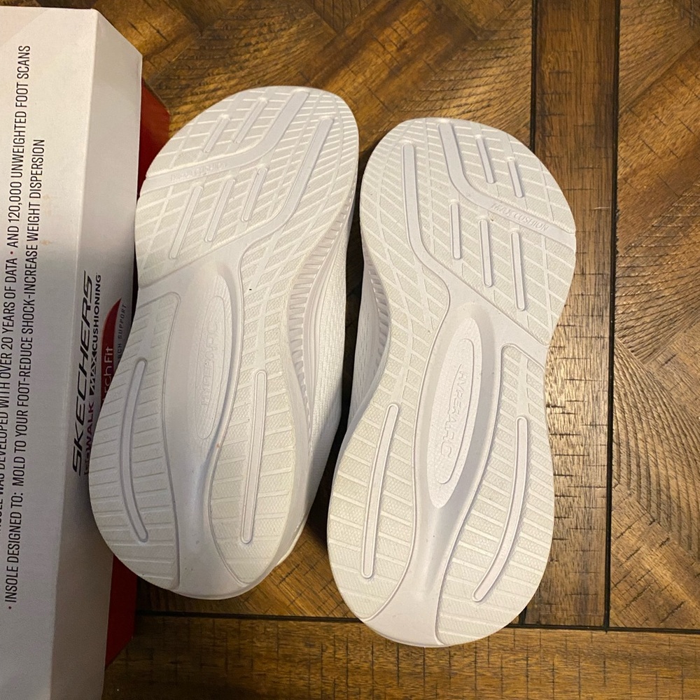 Skechers 8.5 Go Walk max cushioning sneakers - Picture 7 of 8